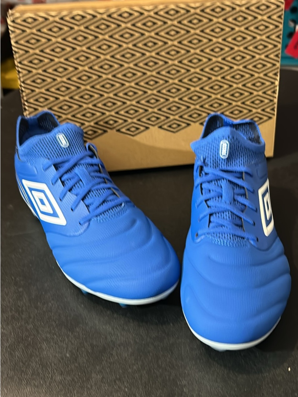 Umbro Men’s size 10 Royal Blue Soccer Cleats with White Logo